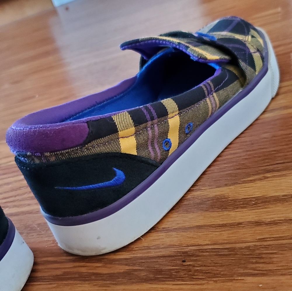 Womens Nike Slip-On Balsa's!